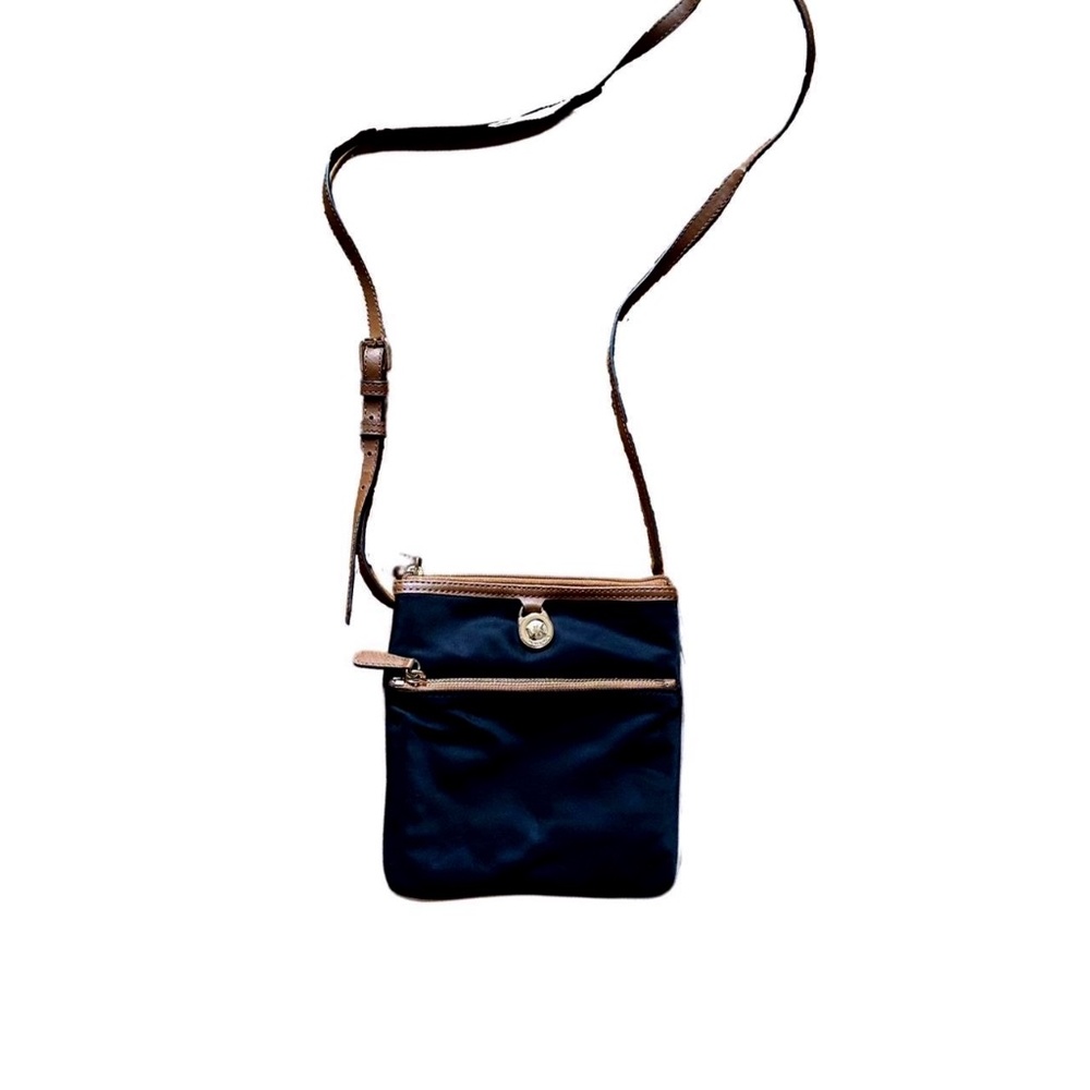 Crossbody elegant Michael Kors purse